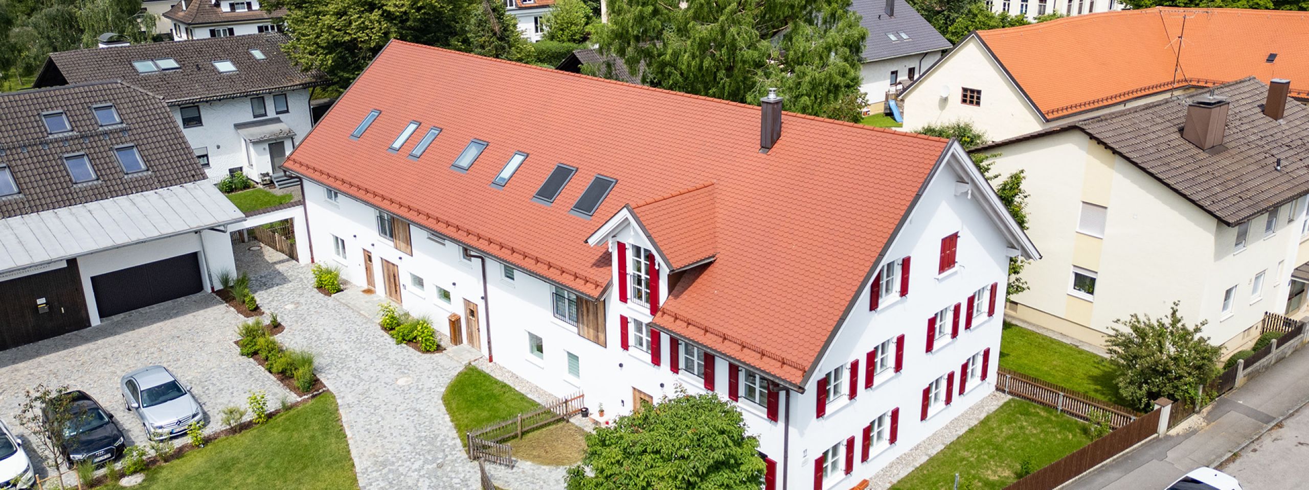 Neubau Dachstuhl und Montage einer Brettsperrholzdecke